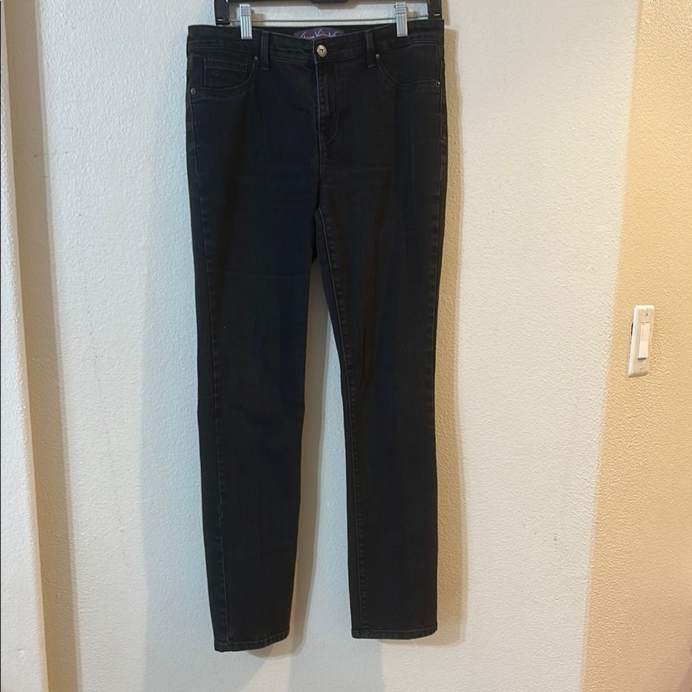 Sadie Slim Black Skinny Jeans with Full-Length Fit